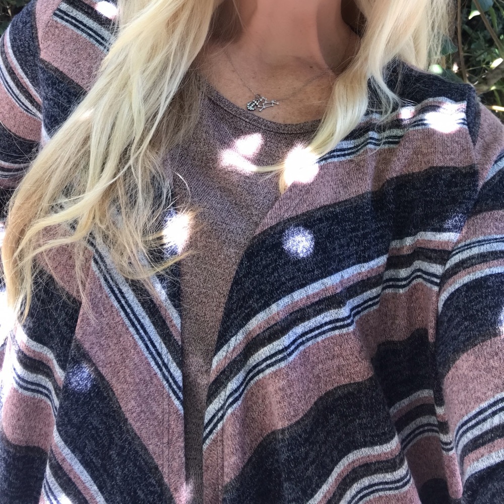 ❄️Stunning Long Striped Cardigan 🌟 - Picture 4 of 4